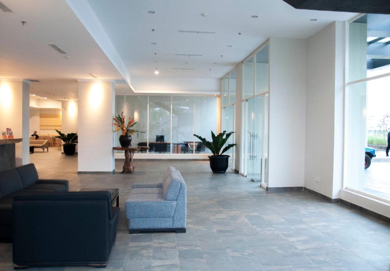 Skyland City Hotel Jatinangor Cilimus Экстерьер фото